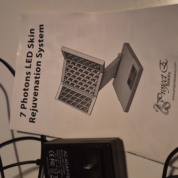 Project E LED Therapy Device - White - Picture 4 of 4